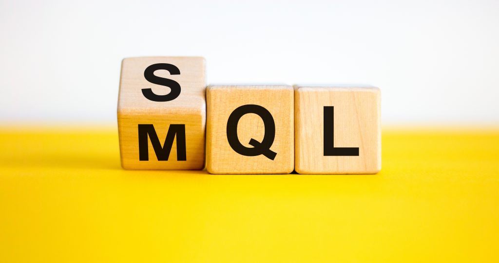 Blocks of letters transitioning between MQL to SQL